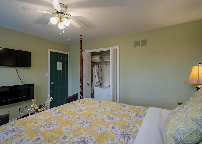 Deluxe Queen Room
